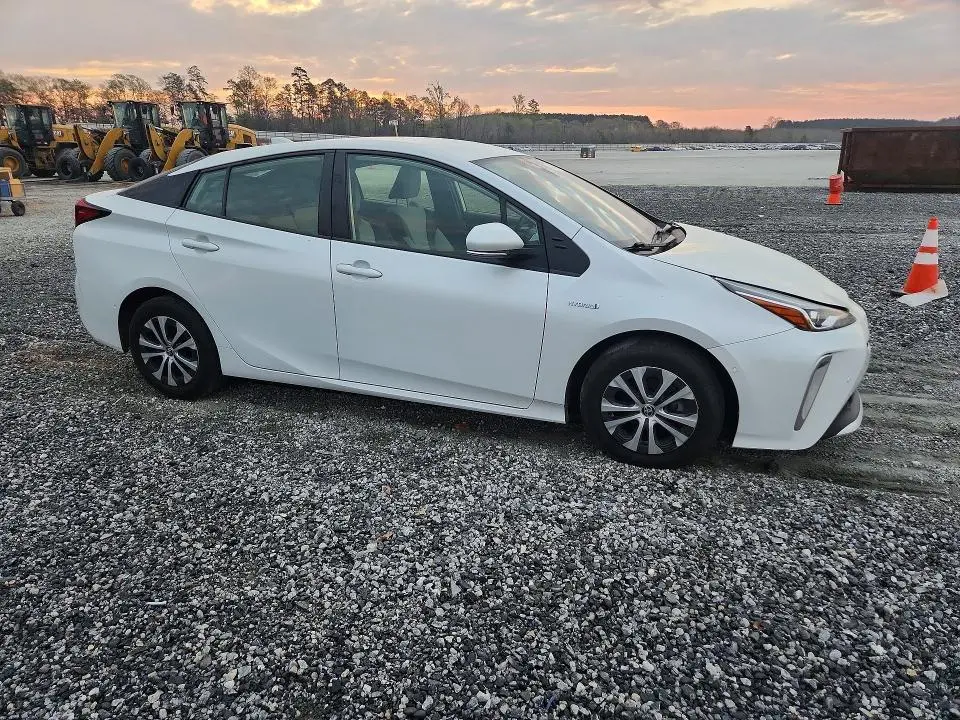 2021 TOYOTA PRIUS XLE AWD-E  