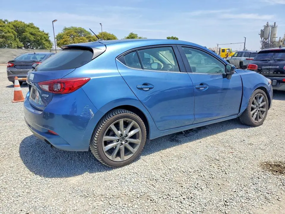2018 MAZDA 3 TOURING  