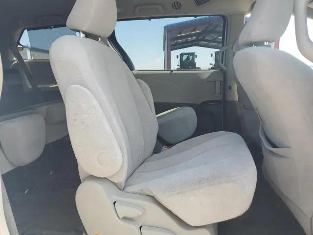 2014 TOYOTA SIENNA LE