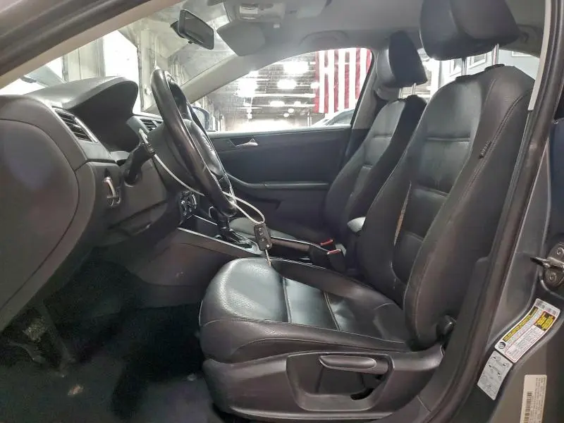 2011 VOLKSWAGEN JETTA SE  