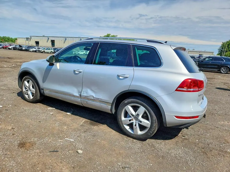 2012 VOLKSWAGEN TOUAREG V6  