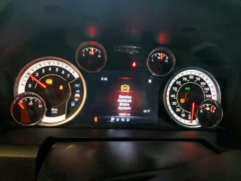 2016 RAM 1500 SLT  