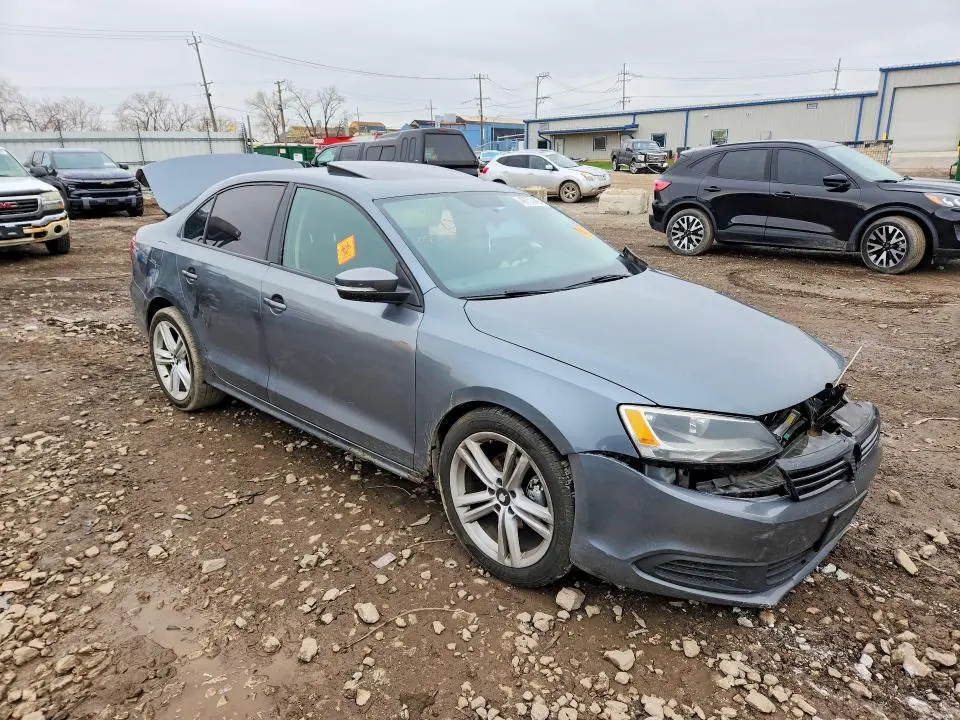 2011 VOLKSWAGEN JETTA SE  