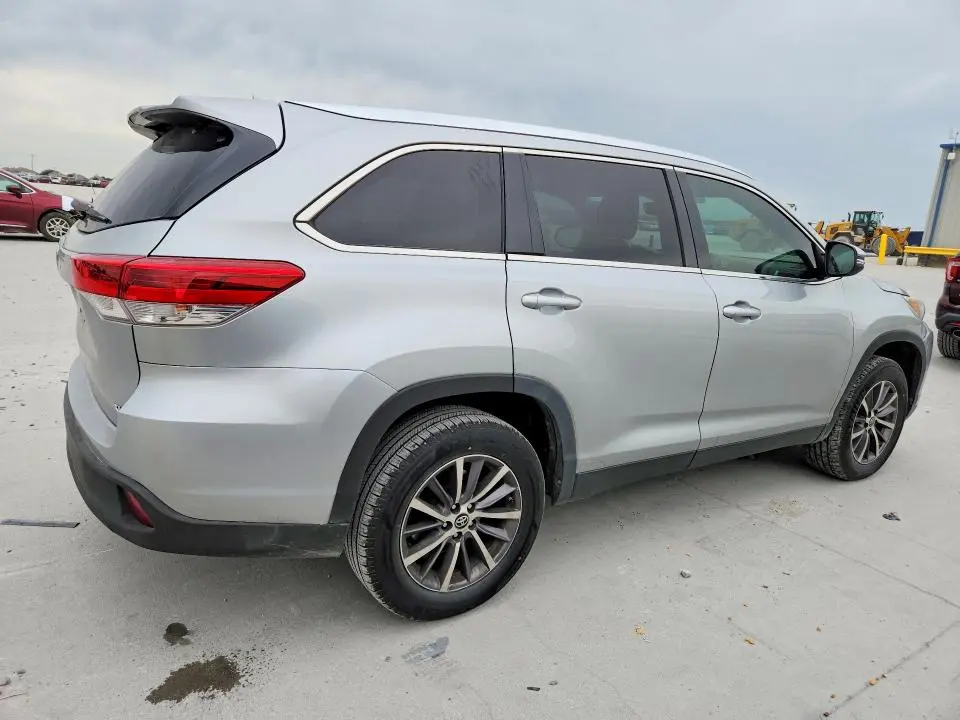 2019 TOYOTA HIGHLANDER XLE  
