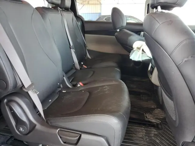 2025 KIA CARNIVAL LX  