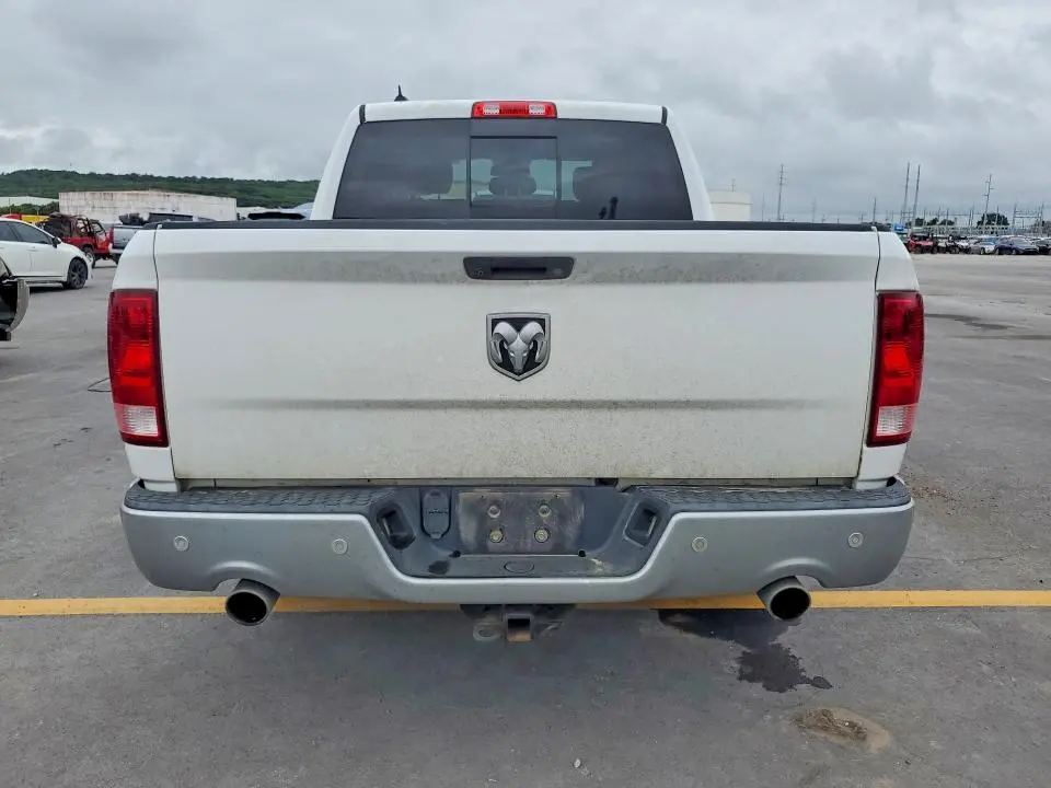 2016 RAM 1500 SLT  