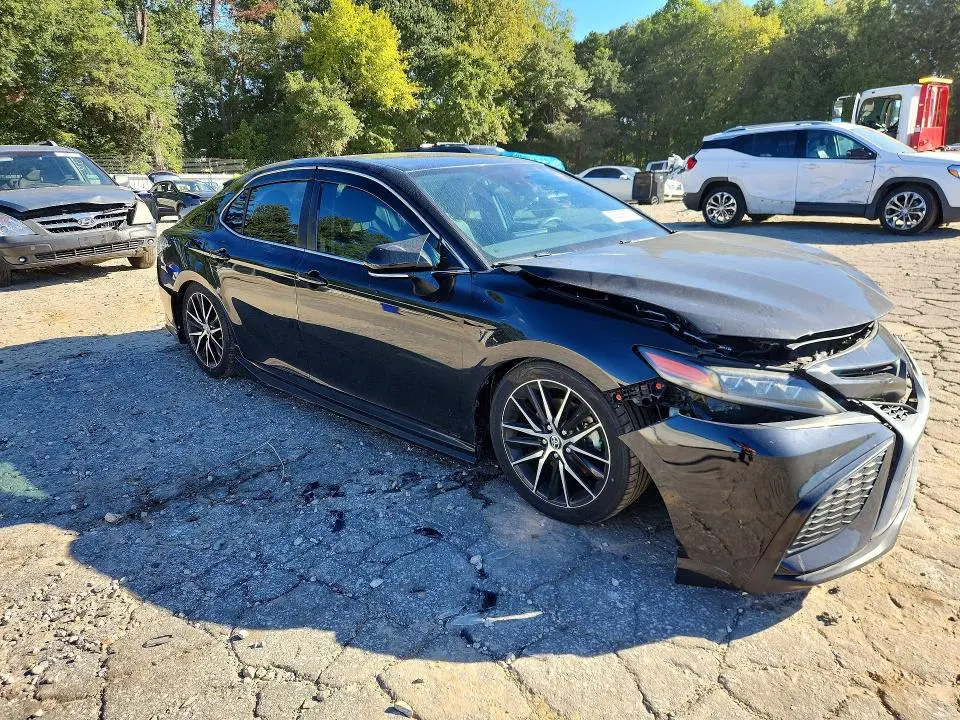 2022 TOYOTA CAMRY SE  