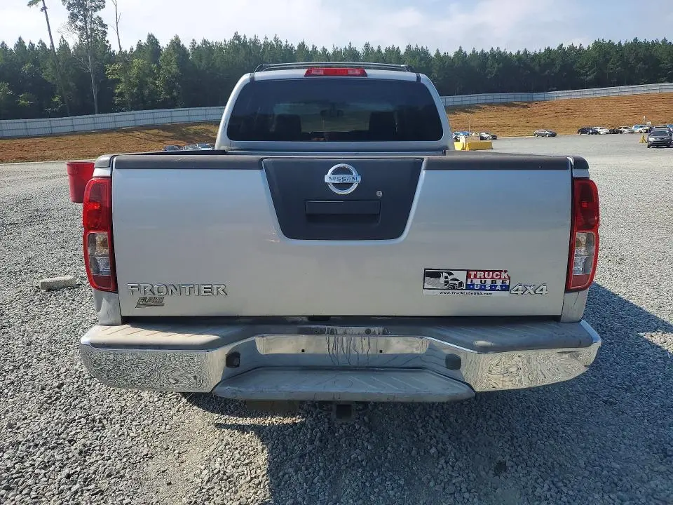 2010 NISSAN FRONTIER SE V6  