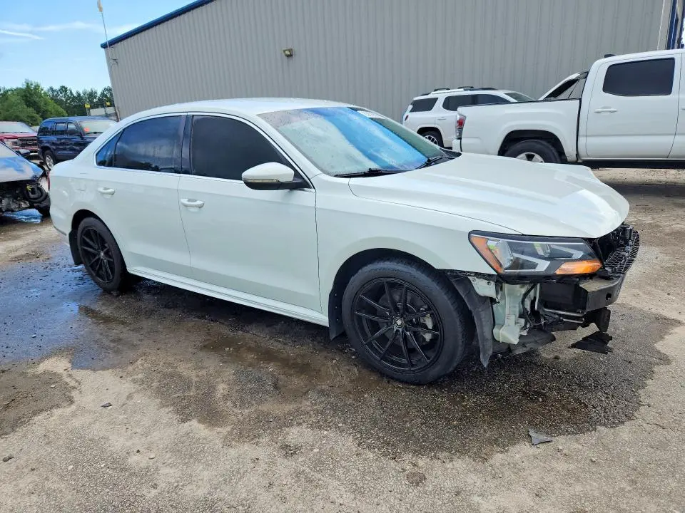 2017 VOLKSWAGEN PASSAT R-LINE  