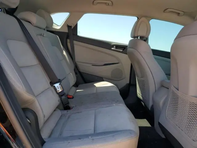 2018 HYUNDAI TUCSON SE  