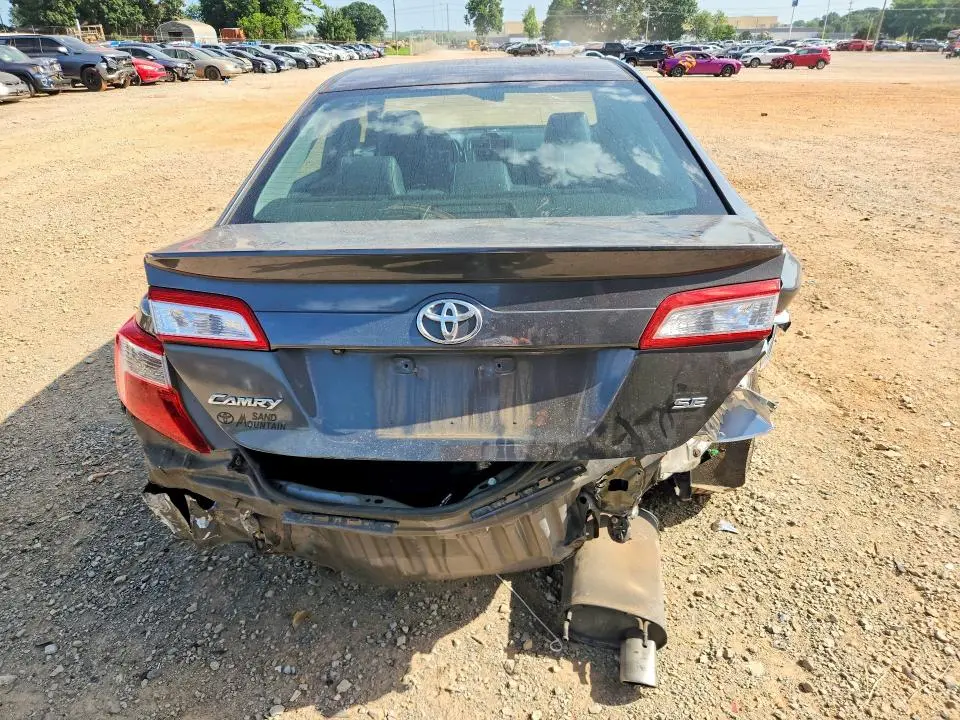 2014 TOYOTA CAMRY SE  