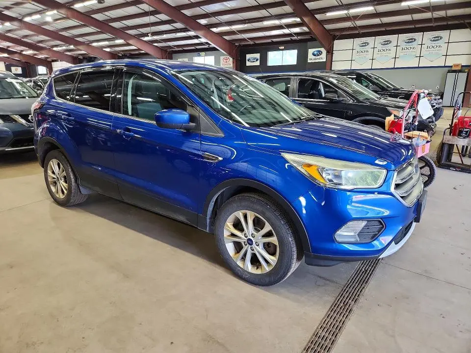 2017 FORD ESCAPE SE  