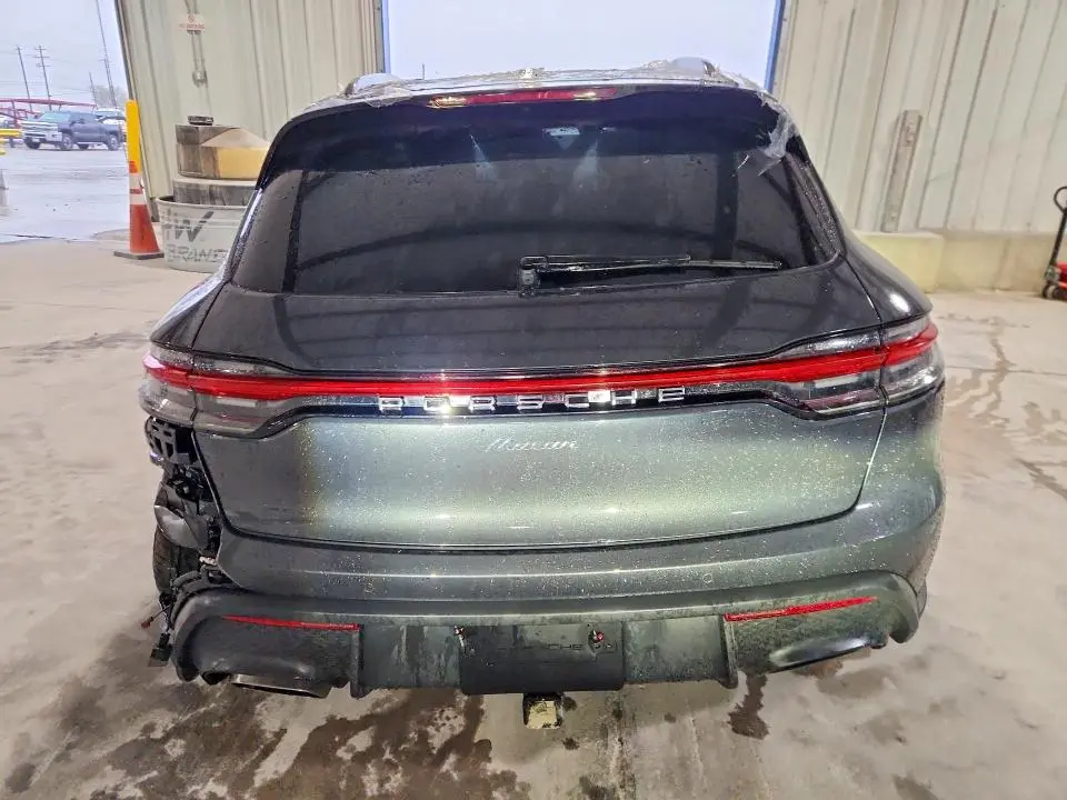 2026 PORSCHE MACAN BASE  