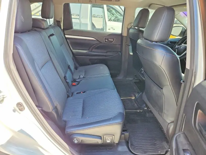 2016 TOYOTA HIGHLANDER LE PLUS  
