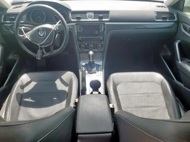 2017 VOLKSWAGEN PASSAT SE