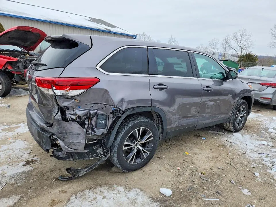 2019 TOYOTA HIGHLANDER LE  