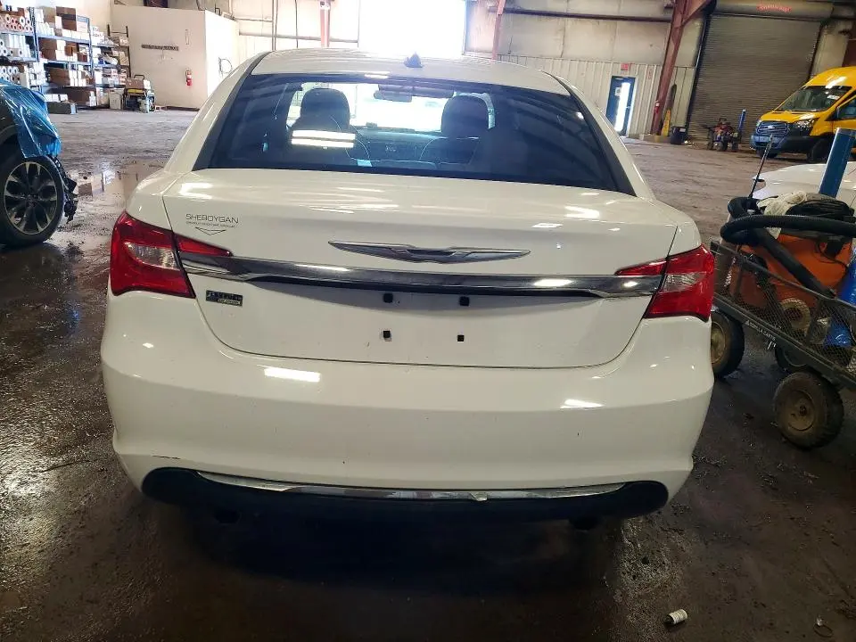 2013 CHRYSLER 200 LX  
