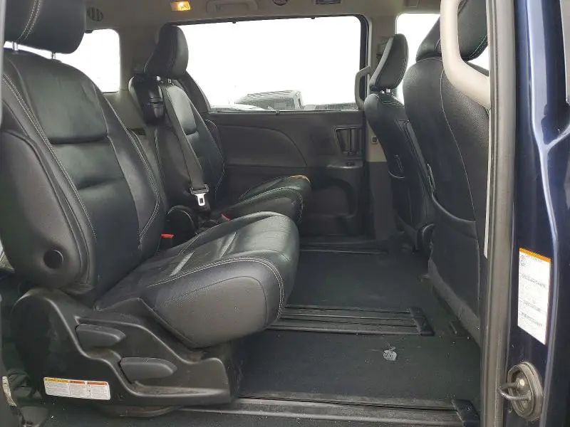 2019 TOYOTA SIENNA SE  