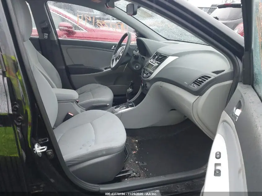 2013 HYUNDAI ACCENT SE