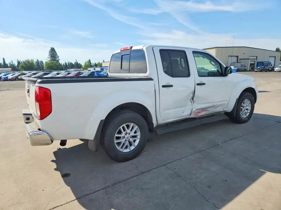 2015 NISSAN FRONTIER SV  