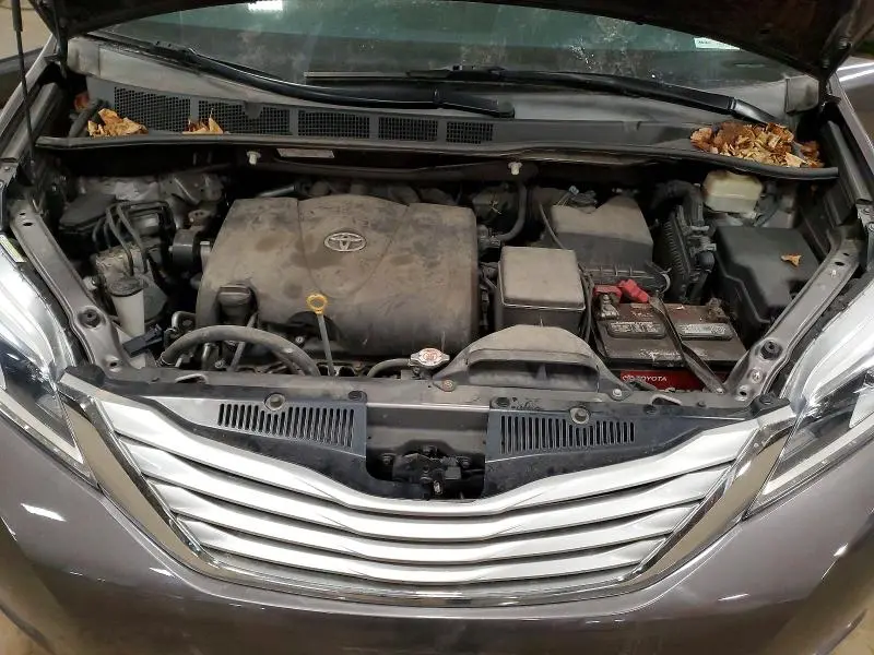 2017 TOYOTA SIENNA LIMITED PREMIUM 7-PASSENGER  