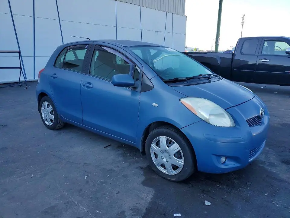 2011 TOYOTA YARIS BASE  