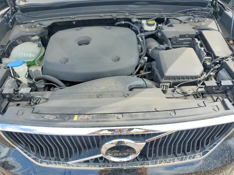 2020 VOLVO XC40 T5 MOMENTUM  