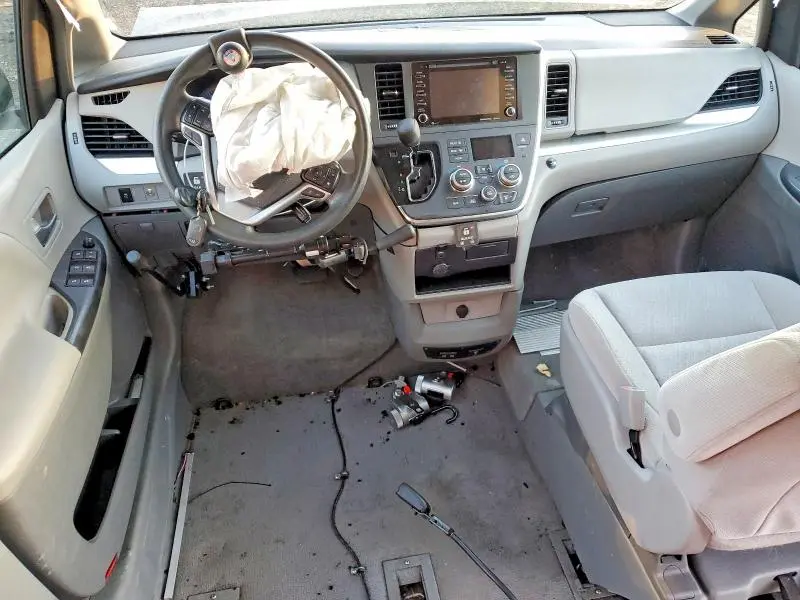 2019 TOYOTA SIENNA LE 8-PASSENGER  