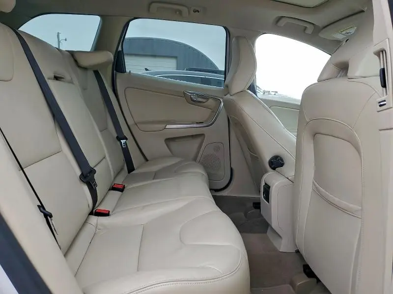 2015 VOLVO XC60 T5 PLATINUM  