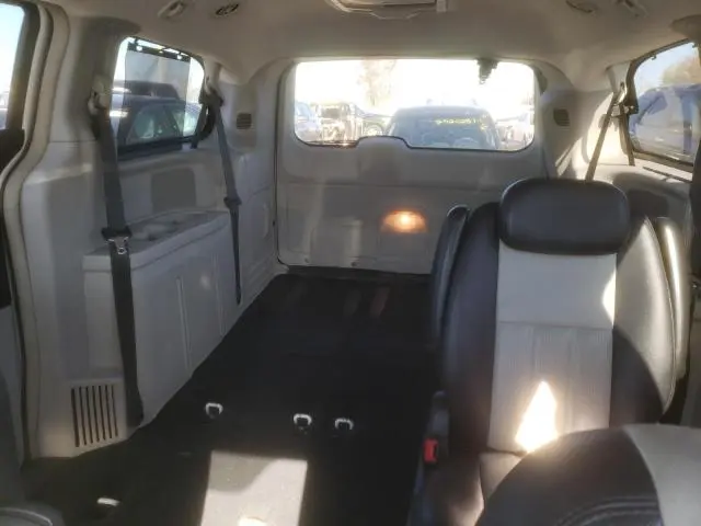 2010 CHRYSLER TOWN & COUNTRY TOURING  