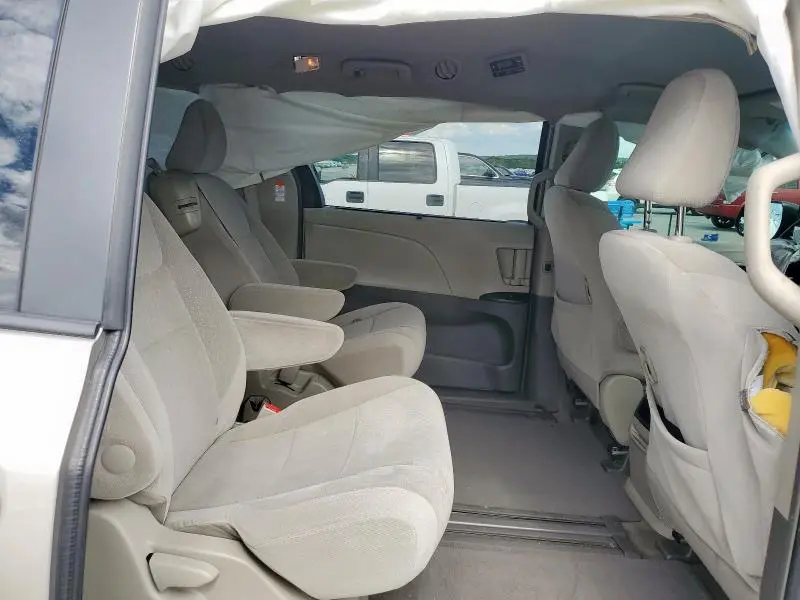 2015 TOYOTA SIENNA LE  