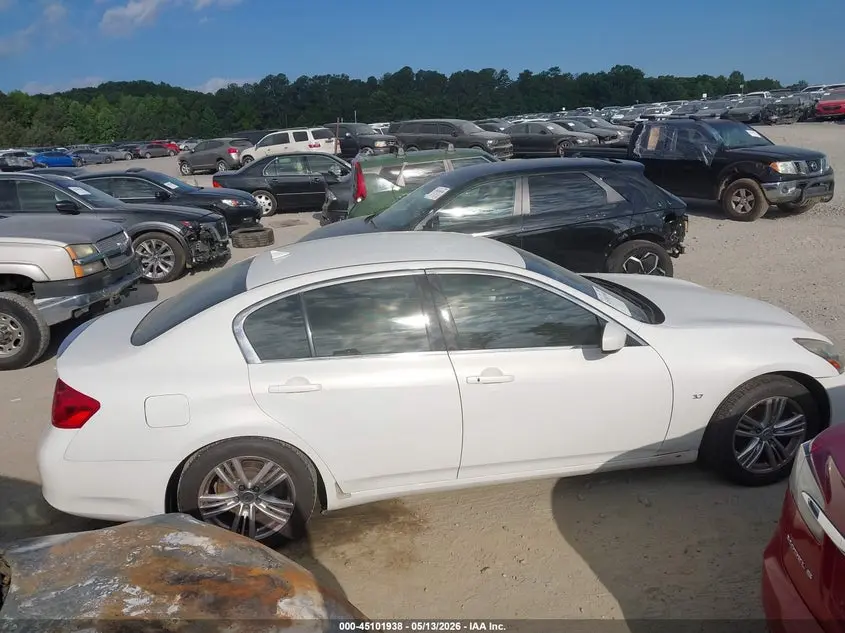 2015 INFINITI Q40  