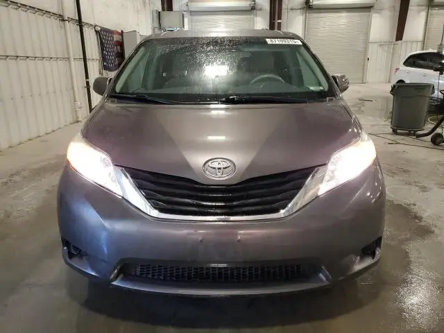 2013 TOYOTA SIENNA LE  