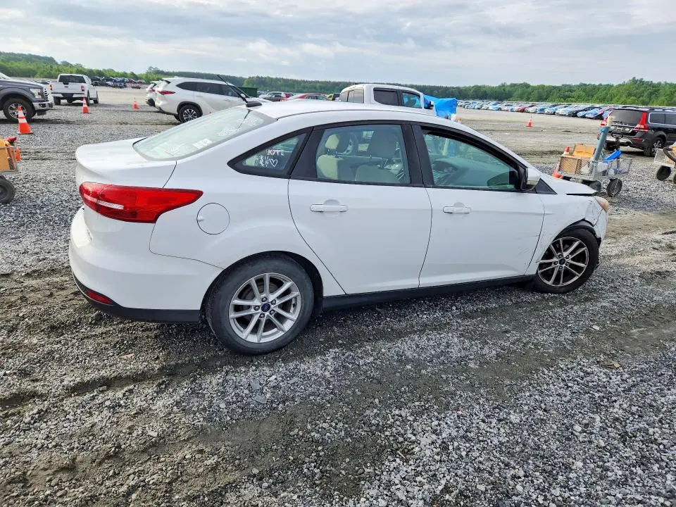 2015 FORD FOCUS SE  