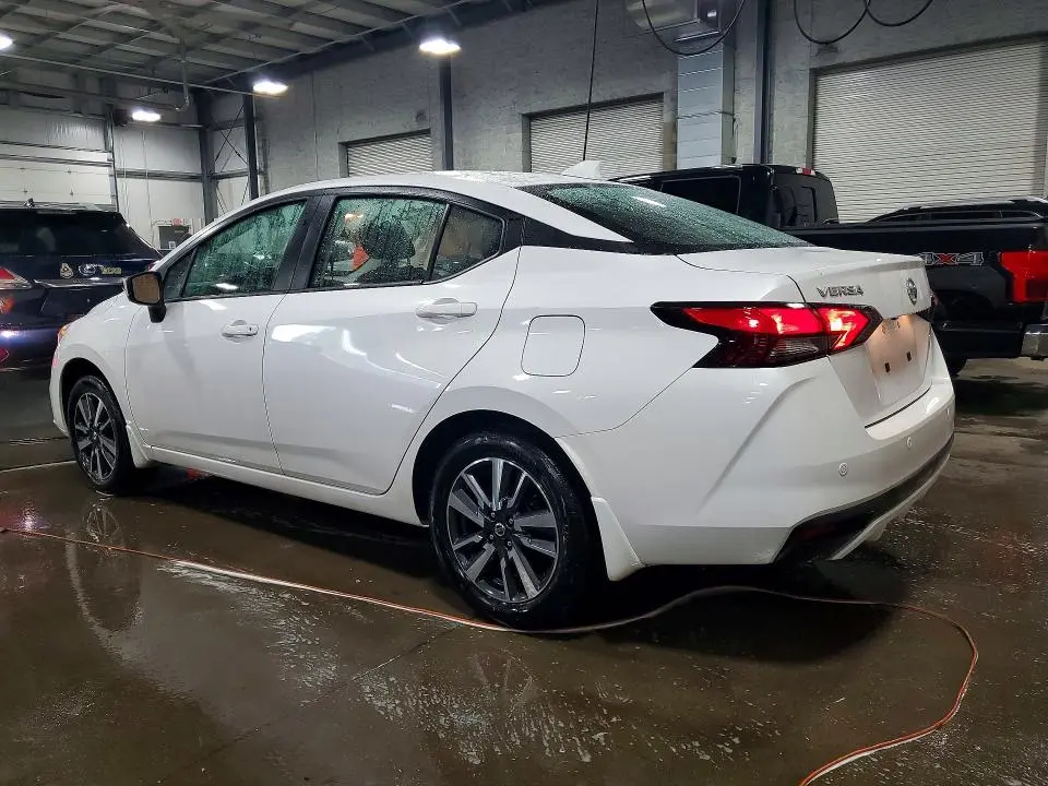 2022 NISSAN VERSA SV  
