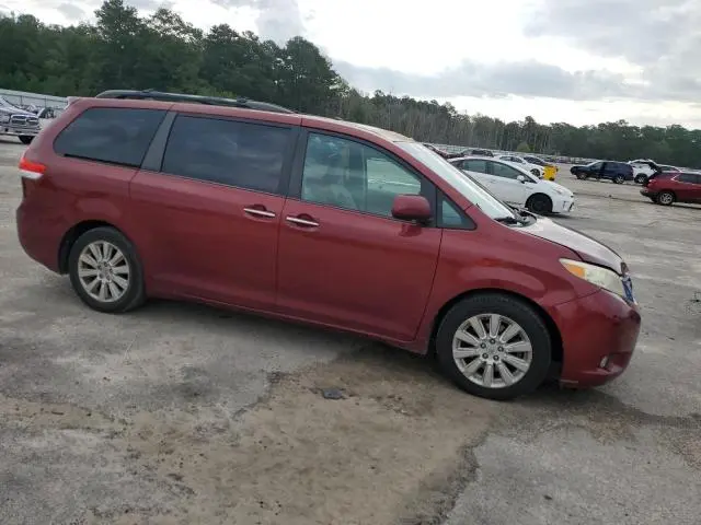 2012 TOYOTA SIENNA XLE  