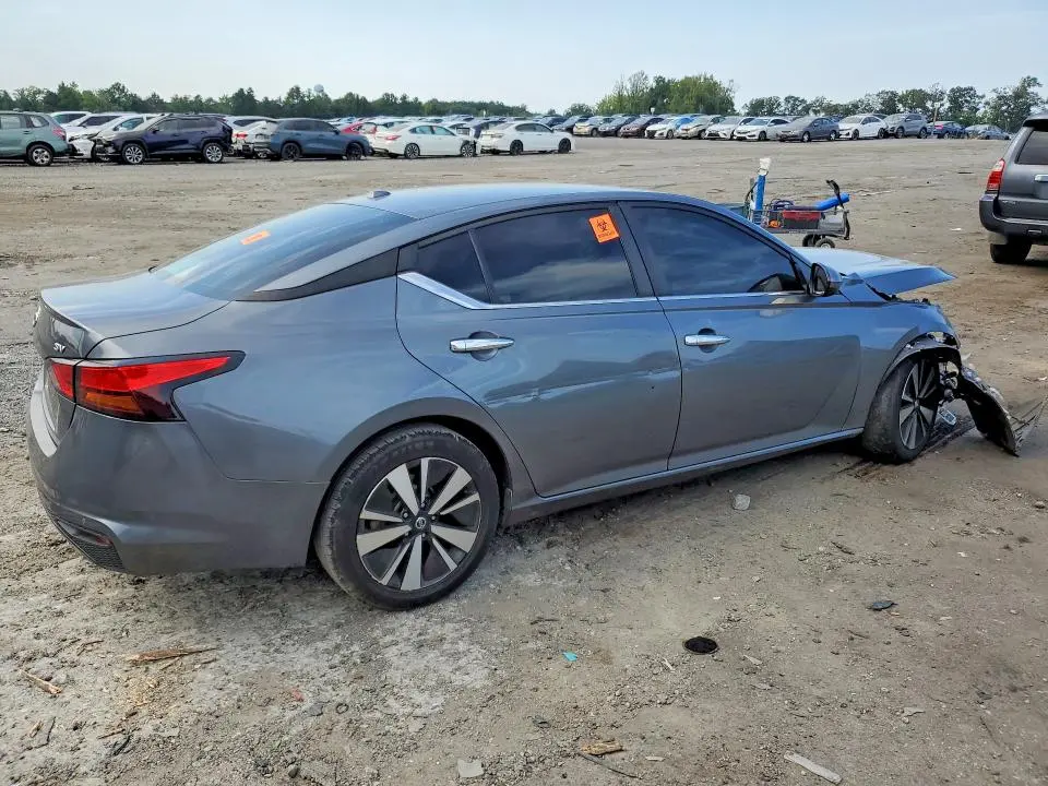 2021 NISSAN ALTIMA SV  