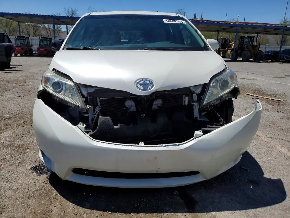 2017 TOYOTA SIENNA XLE 8-PASSENGER  