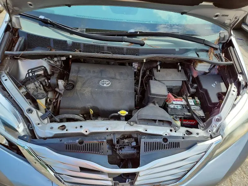 2015 TOYOTA SIENNA LIMITED PREMIUM 7-PASSENGER  