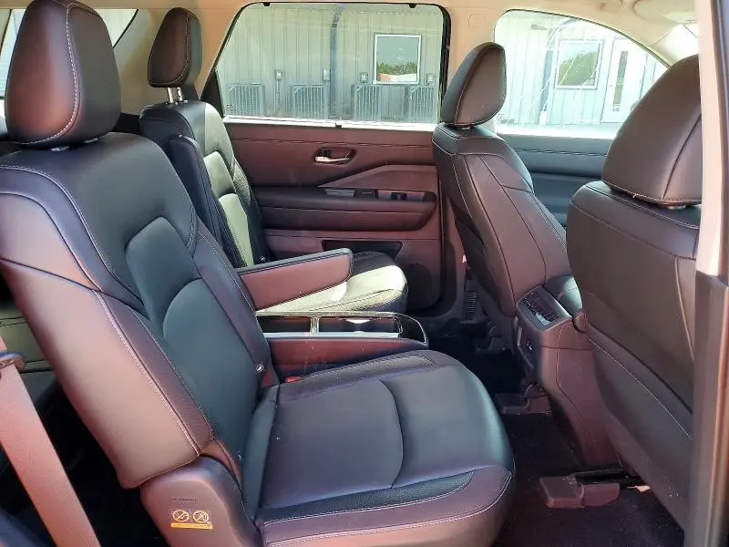 2022 NISSAN PATHFINDER SL  
