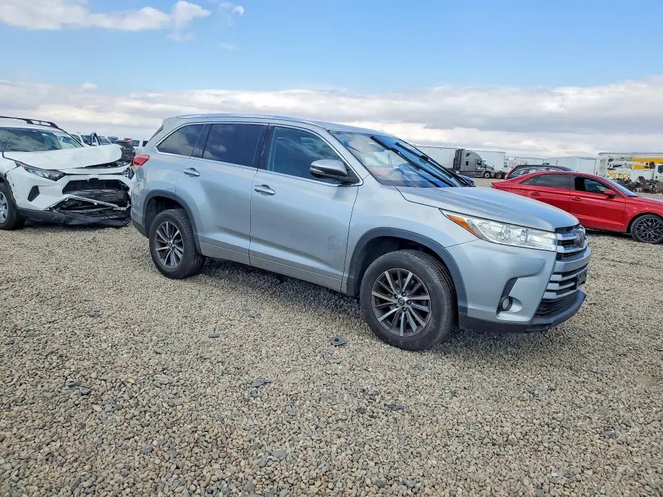 2018 TOYOTA HIGHLANDER XLE  