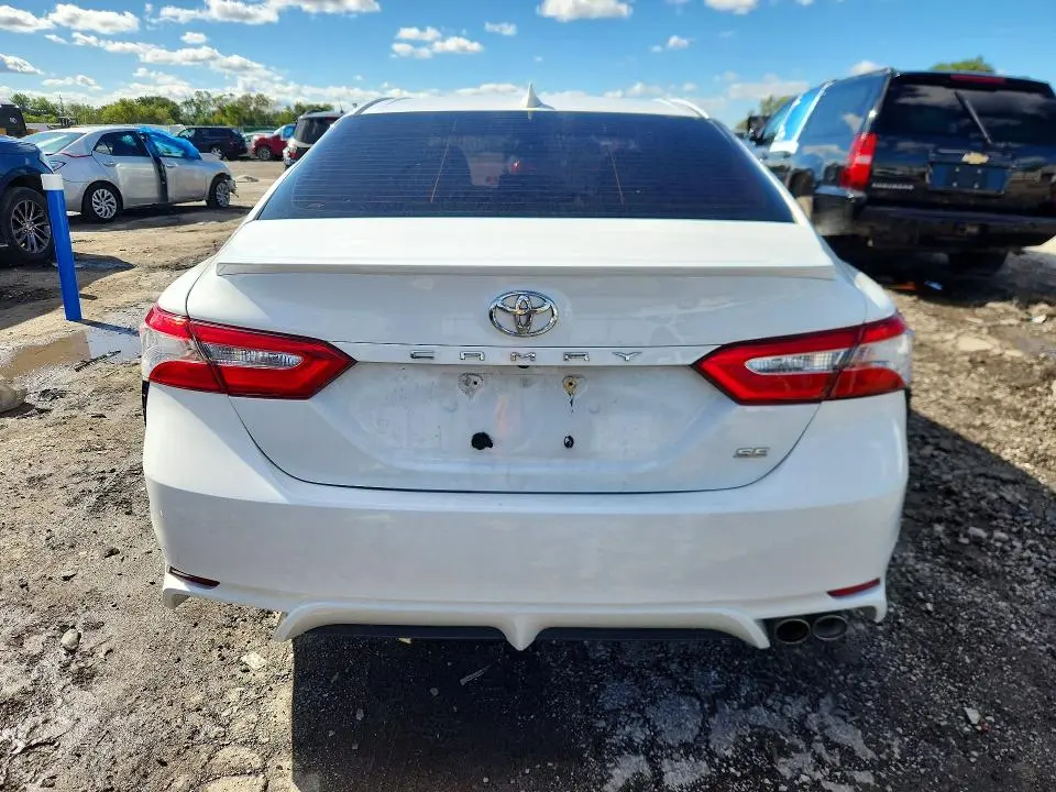 2019 TOYOTA CAMRY SE  