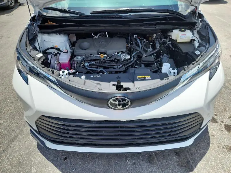 2026 TOYOTA SIENNA LE  
