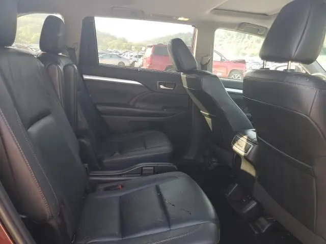 2019 TOYOTA HIGHLANDER SE  