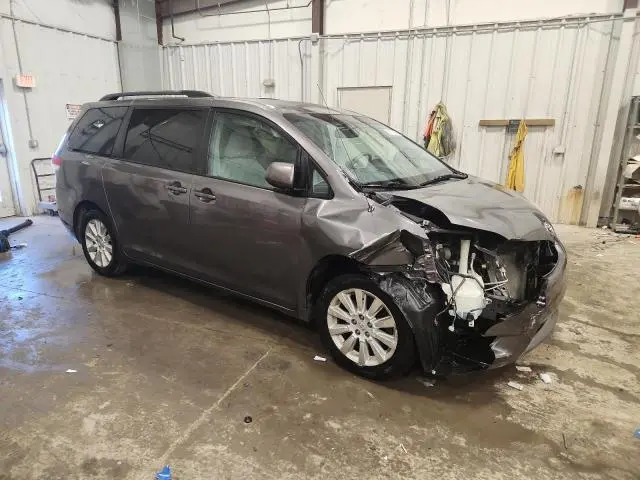 2013 TOYOTA SIENNA LE  