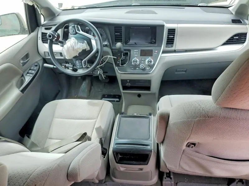 2016 TOYOTA SIENNA LE  