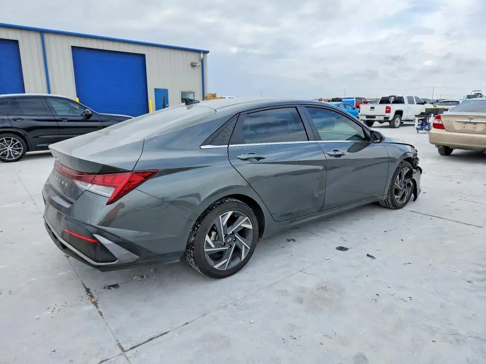2024 HYUNDAI ELANTRA SEL  