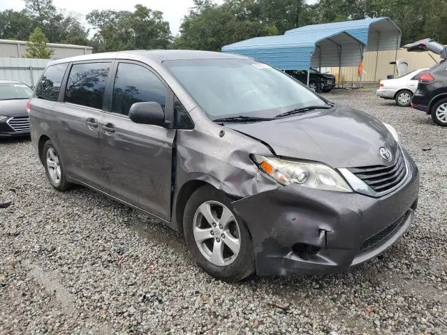 2011 TOYOTA SIENNA   
