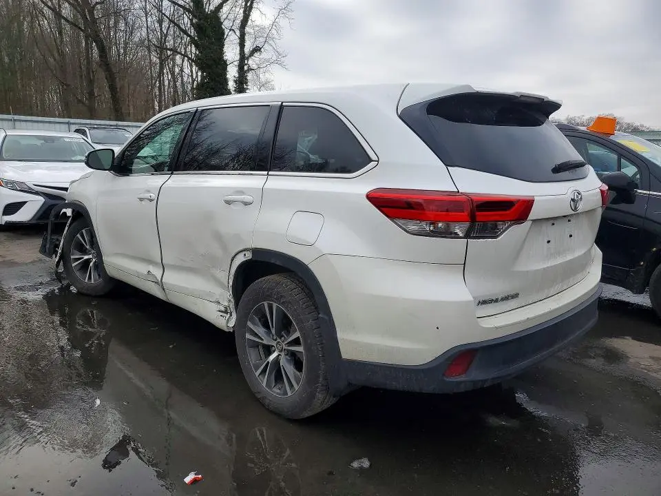 2017 TOYOTA HIGHLANDER LE  