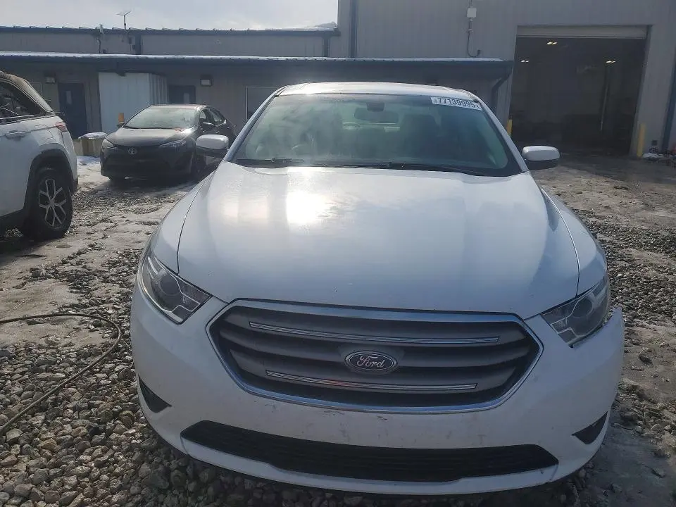 2017 FORD TAURUS SEL  